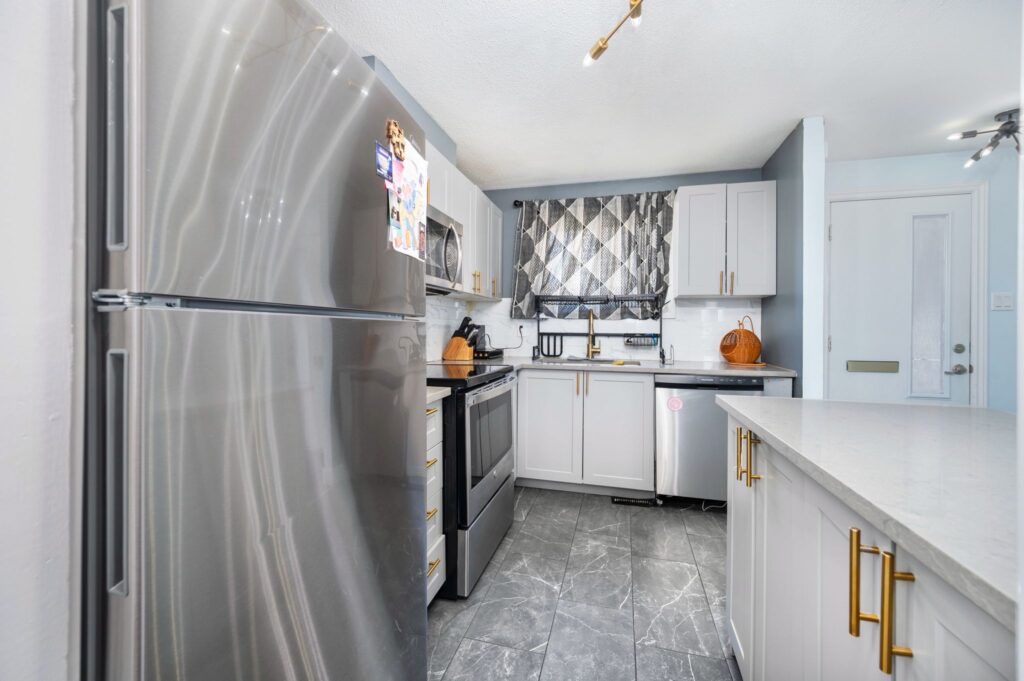 Stunning newly renovated kitchen in Ottawa by Mo Reno, featuring bright white cabinetry and a functional design.