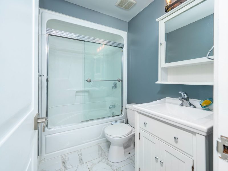 Luxurious bathroom remodelling project by Mo Reno in Ottawa with a walk-in shower and modern vanity.